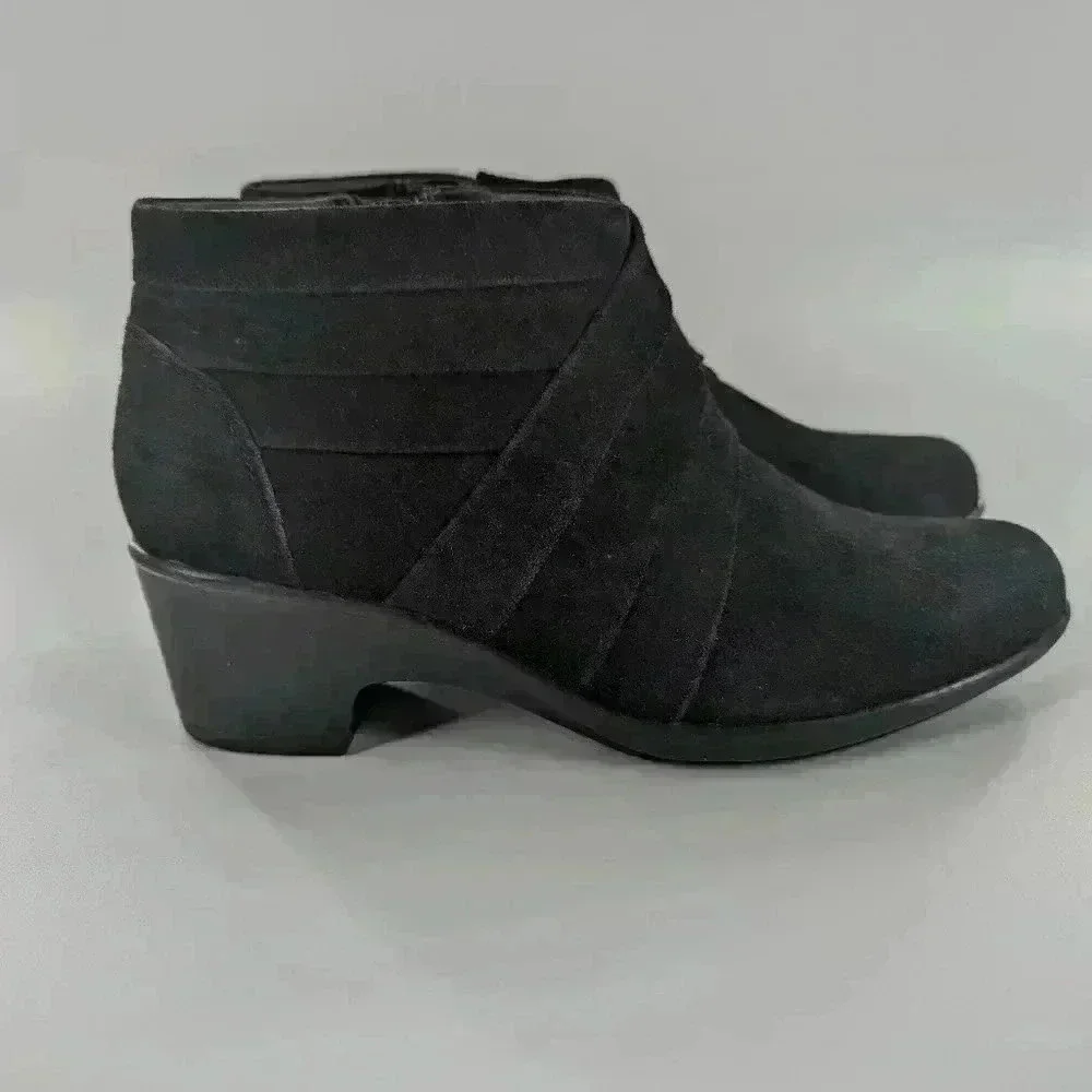 Clarks Collection Boots Womens 5.5M Slip On Zip Ankle Bootie Black Leather Heels